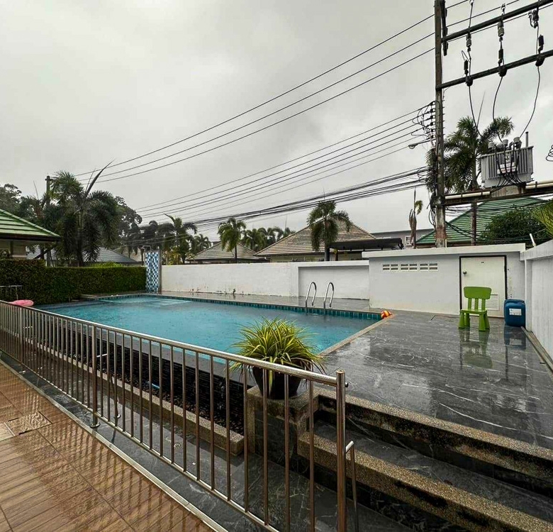 EP0093 | Family Villa for Sale on Pornprapanimit, East Pattaya