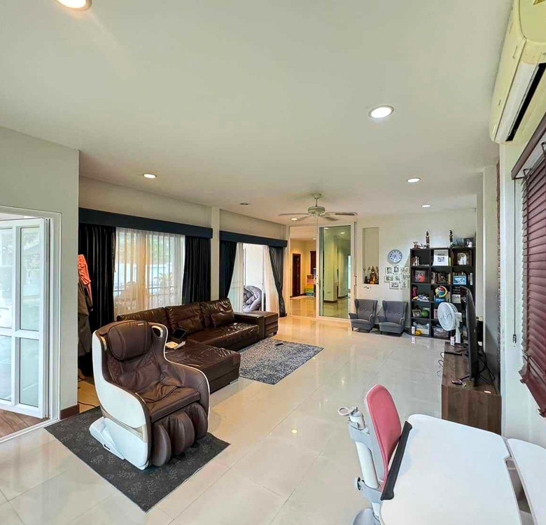 EP0093 | Family Villa for Sale on Pornprapanimit, East Pattaya