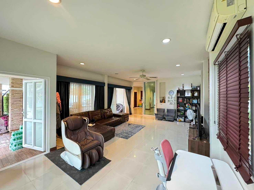 EP0093 | Family Villa for Sale on Pornprapanimit, East Pattaya