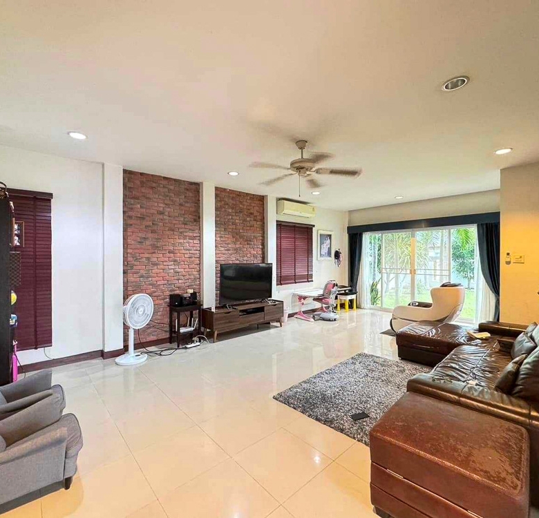 EP0093 | Family Villa for Sale on Pornprapanimit, East Pattaya