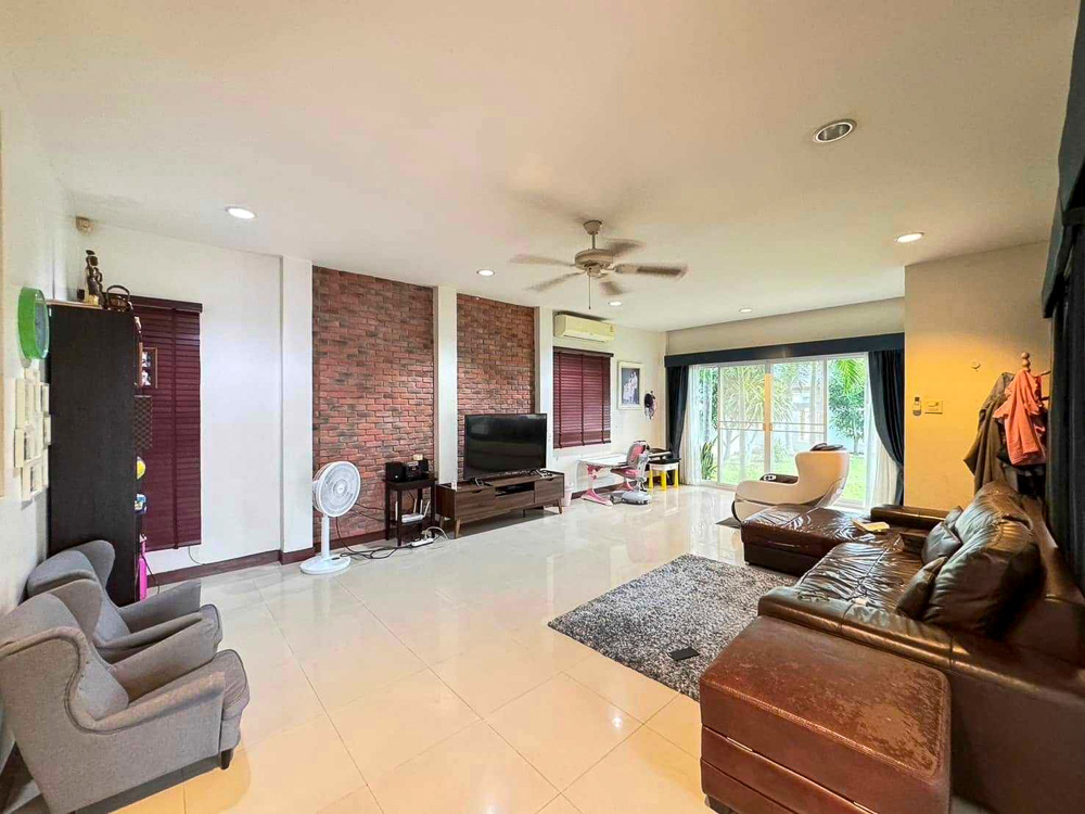EP0093 | Family Villa for Sale on Pornprapanimit, East Pattaya