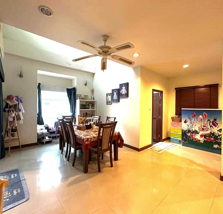 EP0093 | Family Villa for Sale on Pornprapanimit, East Pattaya