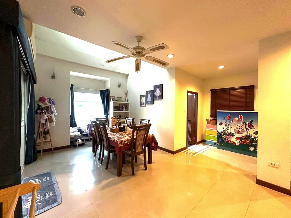 EP0093 | Family Villa for Sale on Pornprapanimit, East Pattaya