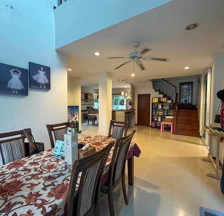 EP0093 | Family Villa for Sale on Pornprapanimit, East Pattaya