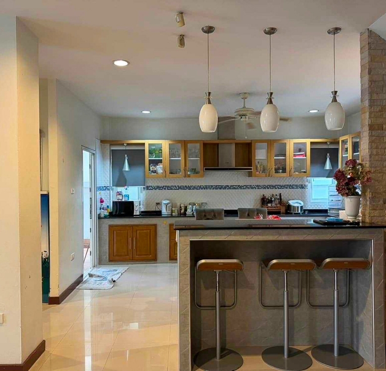 EP0093 | Family Villa for Sale on Pornprapanimit, East Pattaya