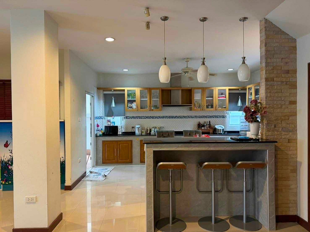 EP0093 | Family Villa for Sale on Pornprapanimit, East Pattaya