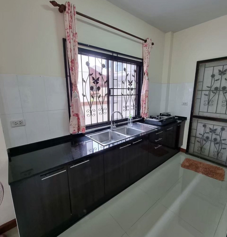 EP0106 | 3-BR Family Villa for Sale in Pattaya