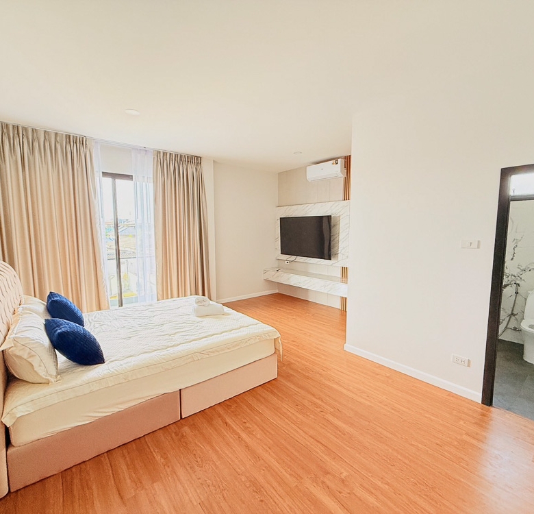 EP0211 | Home for Sale at Dream Pool Villa 5, Chaiyapruek