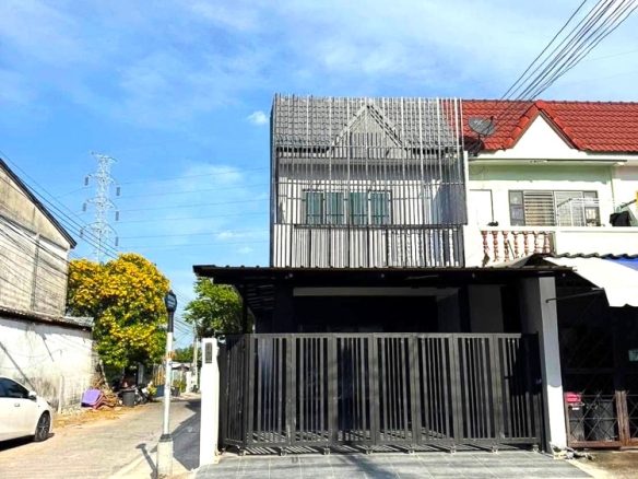 EP0209 | 2-BR Home for Sale in Pattaya Rung Rueang