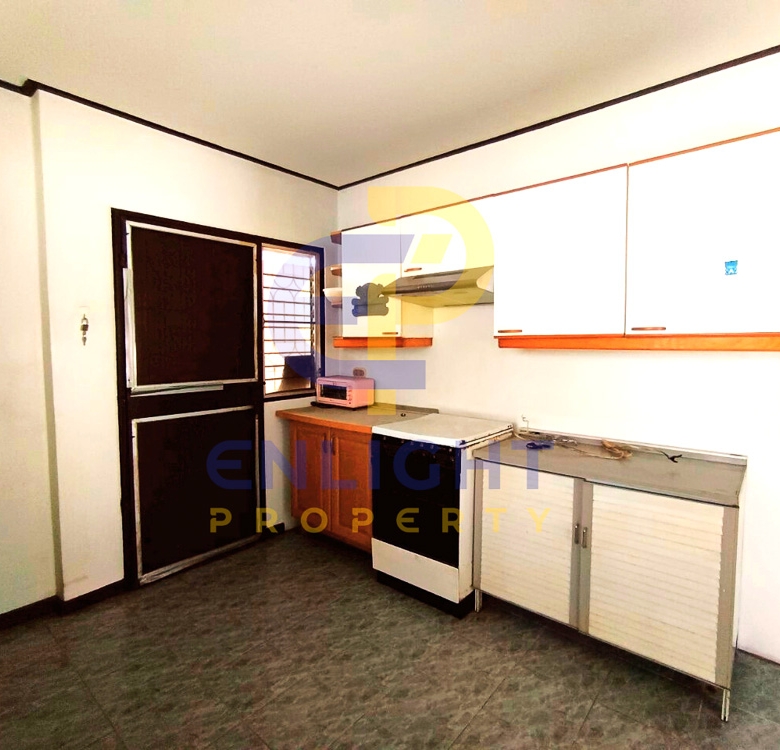 EP0314 | 4-BR Central Pattaya House for Sale with Sitting Tenant