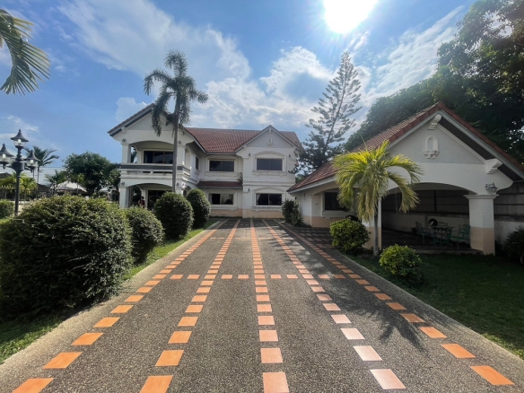 EP0064 | Luxury Estate for Sale at Permsap Housing, East Pattaya