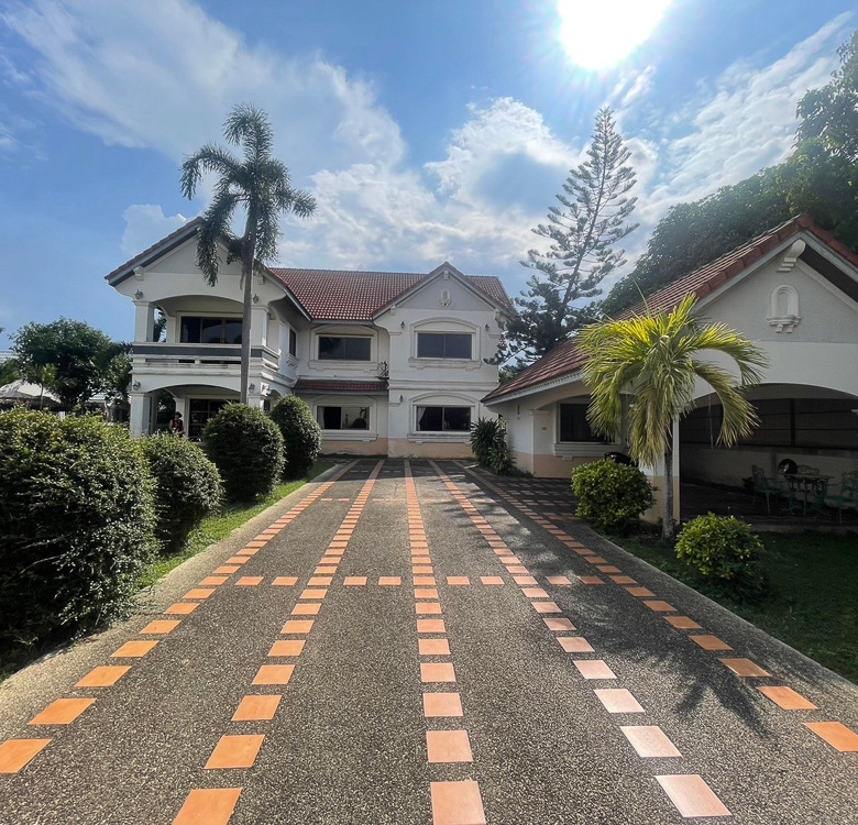 EP0064 | Luxury Estate for Sale at Permsap Housing, East Pattaya