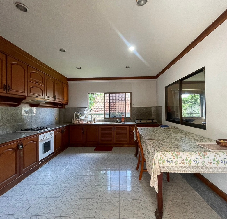 EP0064 | Luxury Estate for Sale at Permsap Housing, East Pattaya
