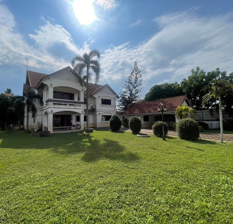 EP0064 | Luxury Estate for Sale at Permsap Housing, East Pattaya