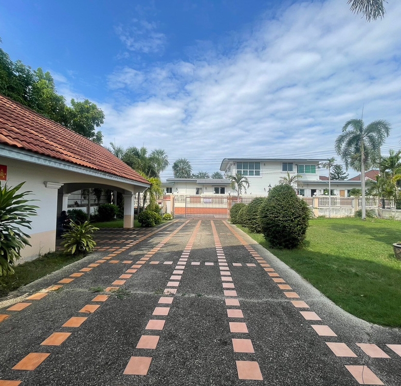 EP0064 | Luxury Estate for Sale at Permsap Housing, East Pattaya