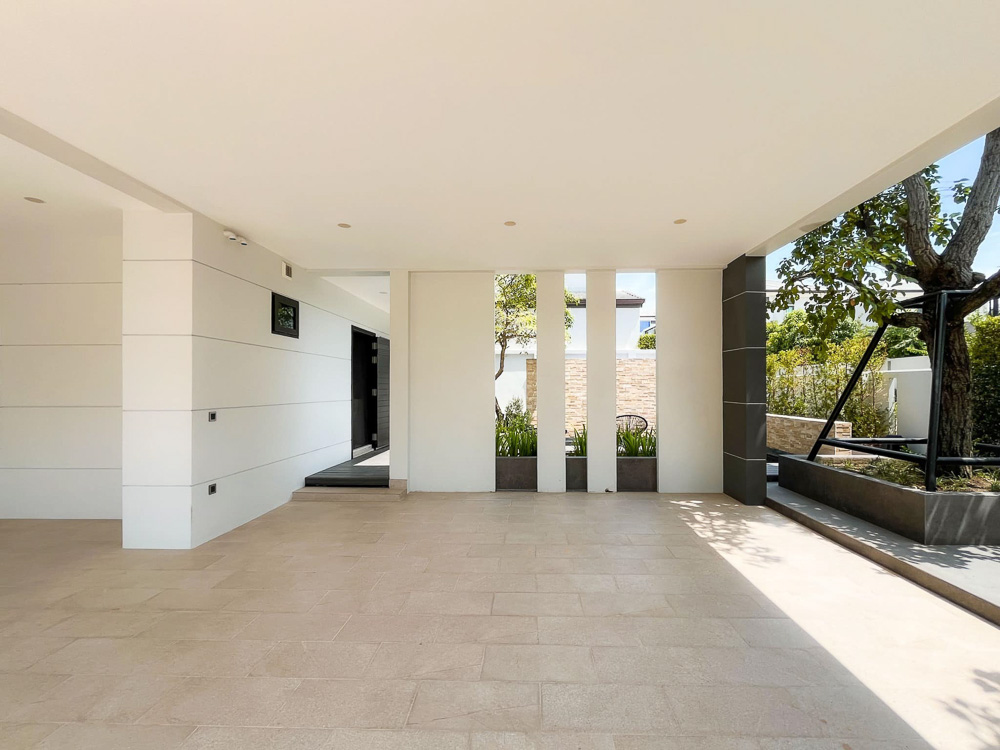 EP0057 | Modern 4-BR Luxury Villa for Sale in Nong Pla Lai