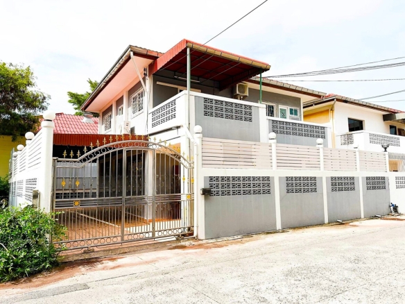 EP0072 | Prime 3-BR Detached Villa for Rent in Central Pattaya