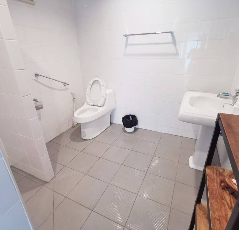 EP0095 | Villa with Private Office for Rent in Eakmongkol