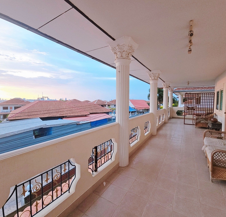 EP0095 | Villa with Private Office for Rent in Eakmongkol