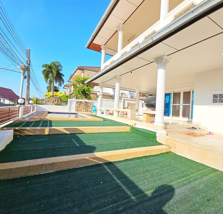 EP0095 | Villa with Private Office for Rent in Eakmongkol