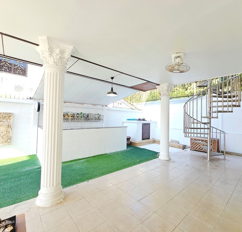 EP0095 | Villa with Private Office for Rent in Eakmongkol