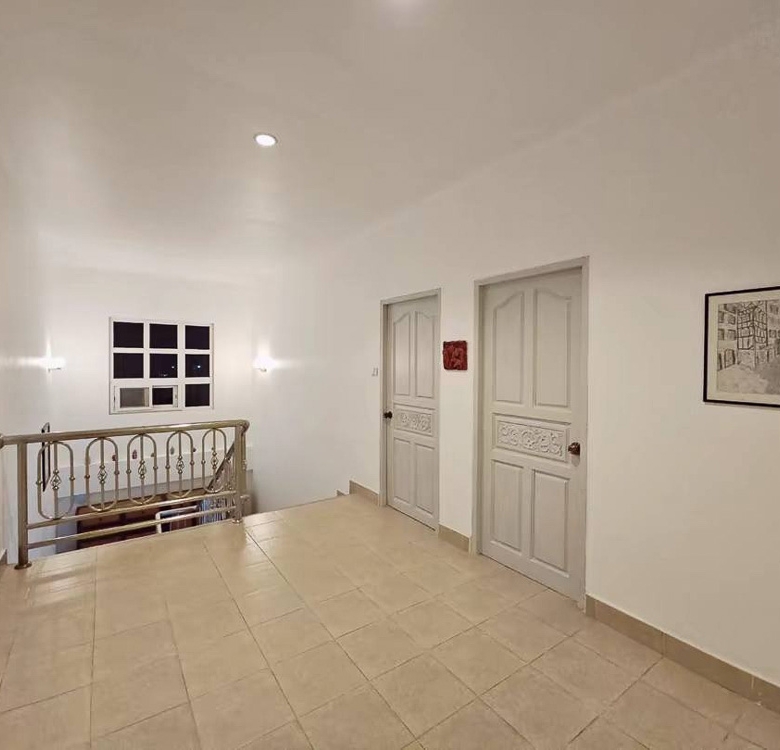 EP0095 | Villa with Private Office for Rent in Eakmongkol