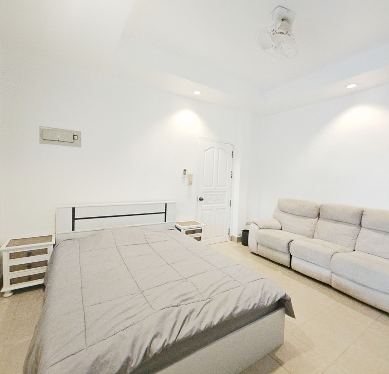 EP0095 | Villa with Private Office for Rent in Eakmongkol