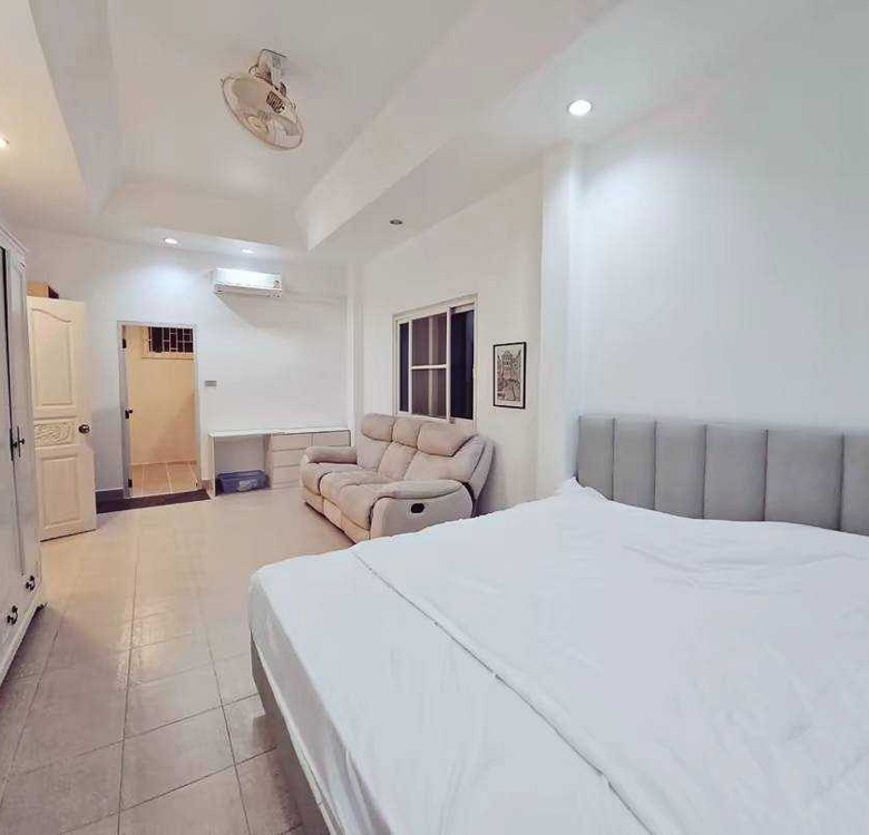 EP0095 | Villa with Private Office for Rent in Eakmongkol