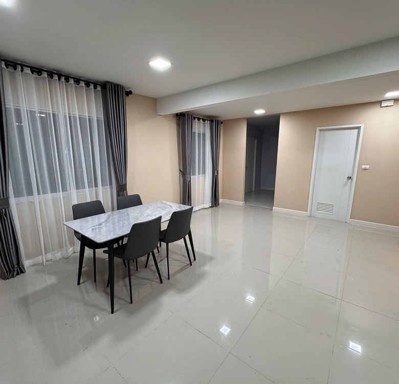 EP0125 | 3-BR Family Villa for Sale in Pattaya