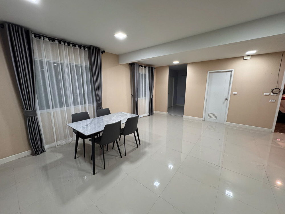 EP0125 | 3-BR Family Villa for Sale in Pattaya