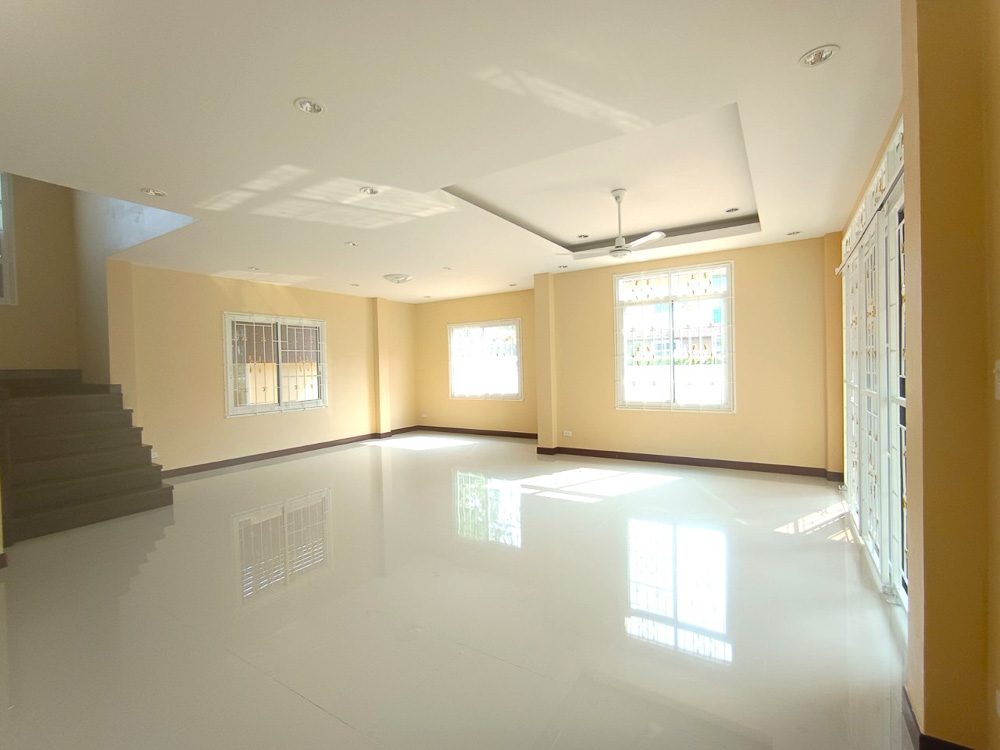EP0102 | Family Villa for Sale Near Maryvit School Pattaya