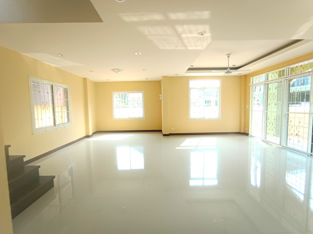 EP0102 | Family Villa for Sale Near Maryvit School Pattaya