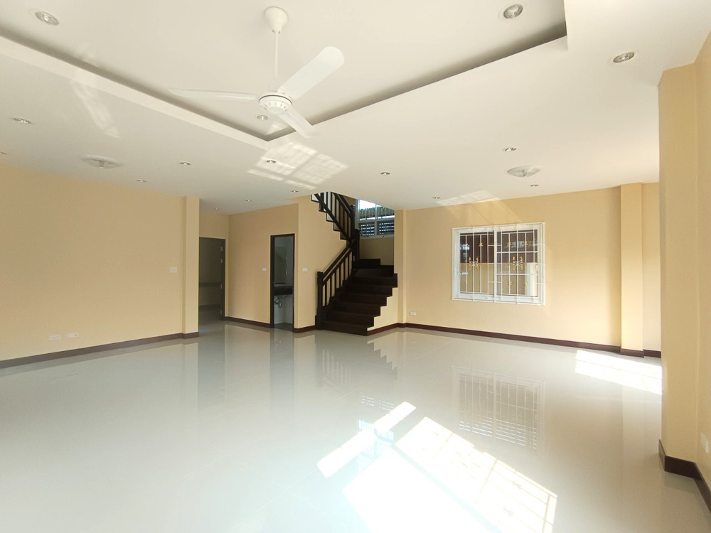 EP0102 | Family Villa for Sale Near Maryvit School Pattaya