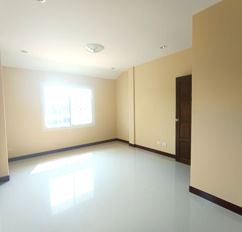 EP0102 | Family Villa for Sale Near Maryvit School Pattaya