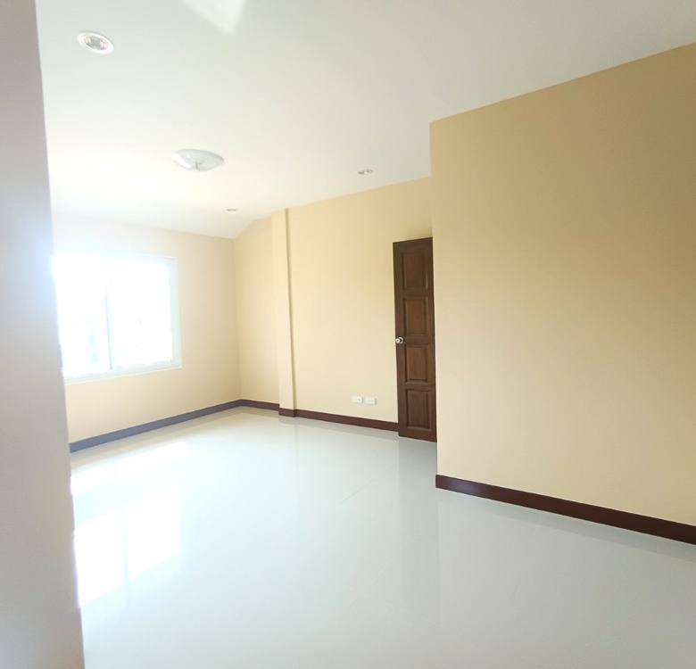 EP0102 | Family Villa for Sale Near Maryvit School Pattaya