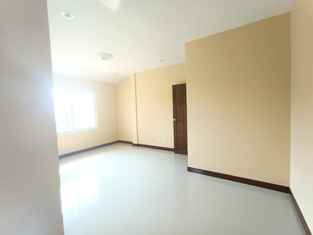EP0102 | Family Villa for Sale Near Maryvit School Pattaya
