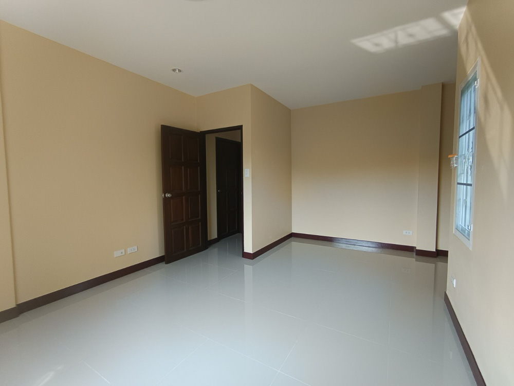 EP0102 | Family Villa for Sale Near Maryvit School Pattaya