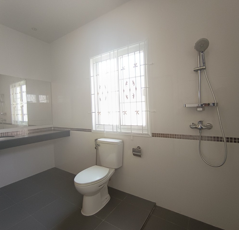 EP0102 | Family Villa for Sale Near Maryvit School Pattaya