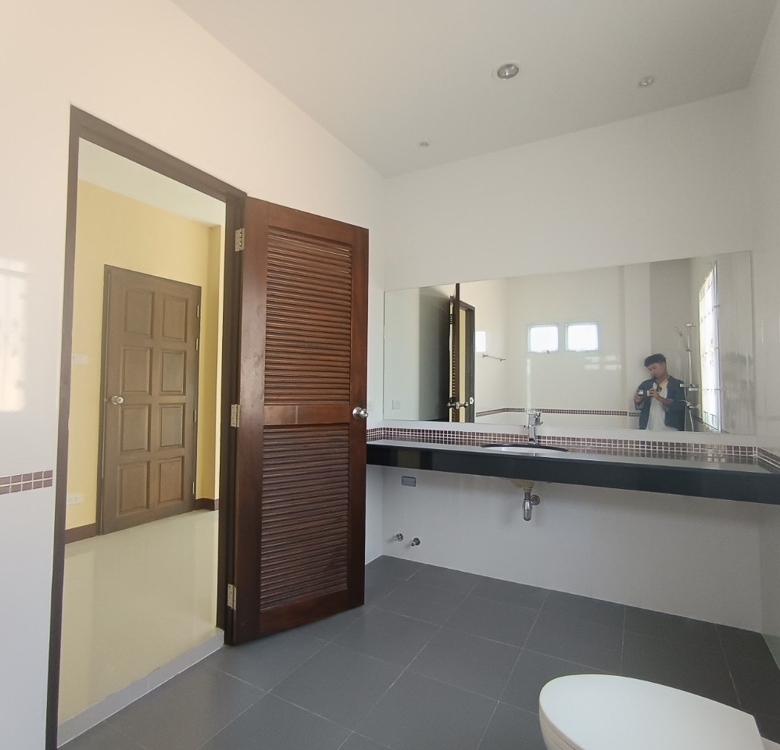 EP0102 | Family Villa for Sale Near Maryvit School Pattaya