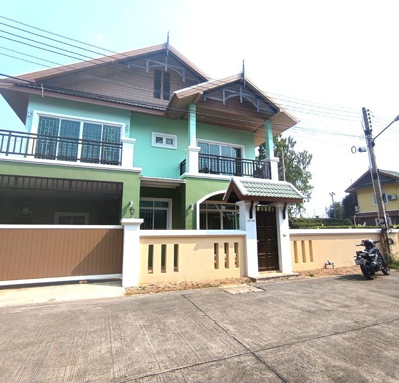EP0102 | Family Villa for Sale Near Maryvit School Pattaya