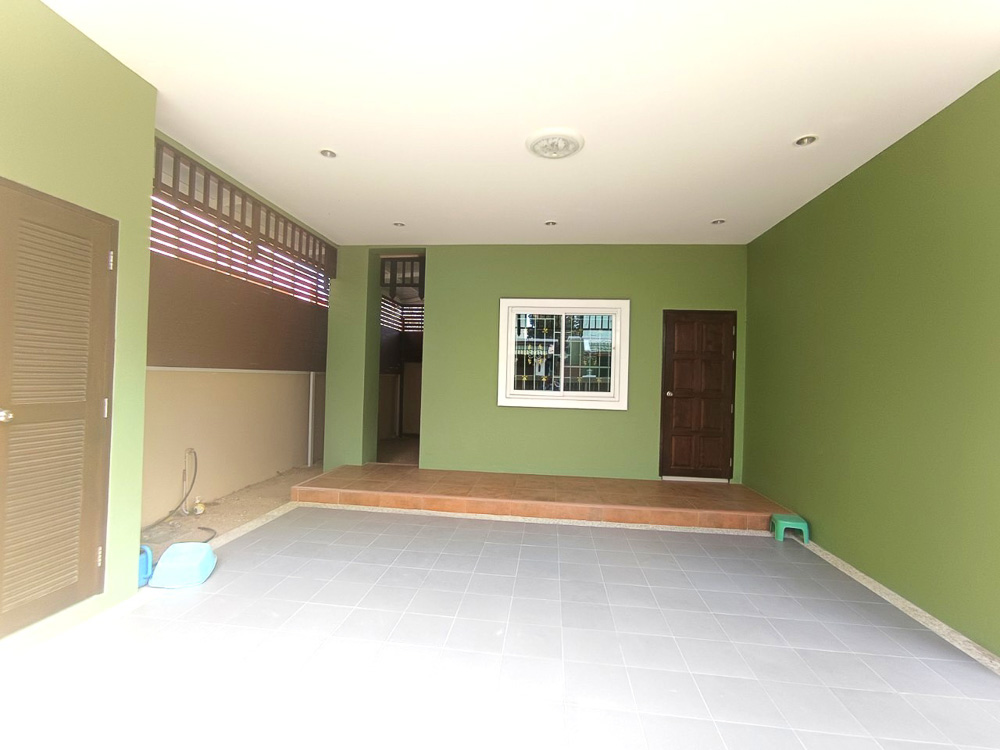 EP0102 | Family Villa for Sale Near Maryvit School Pattaya