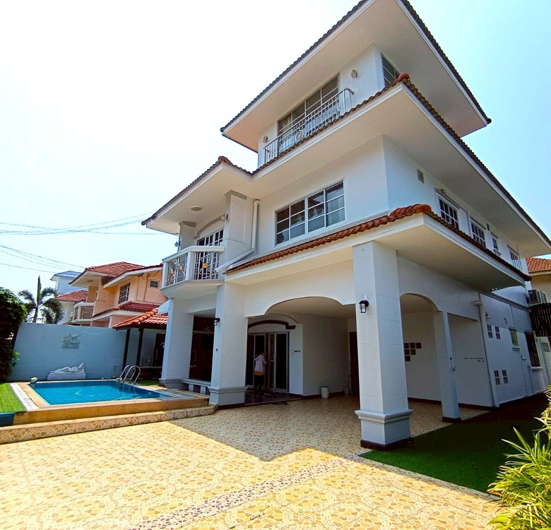 EP0203 | 4-BR Family Villa for Sale at Viewpoint Jomtien