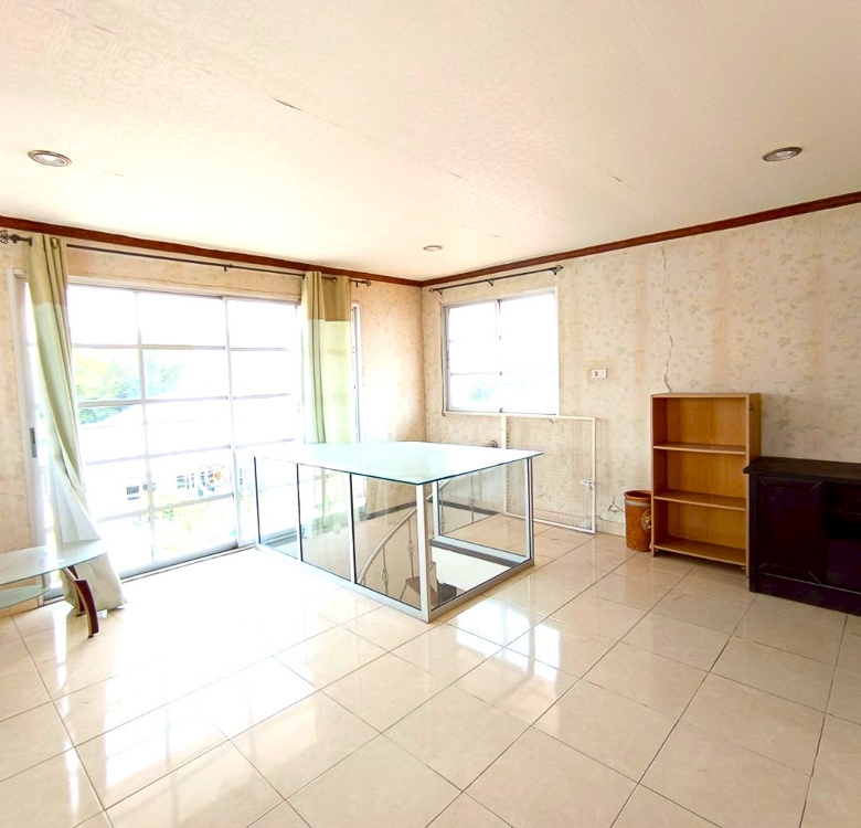EP0203 | 4-BR Family Villa for Sale at Viewpoint Jomtien