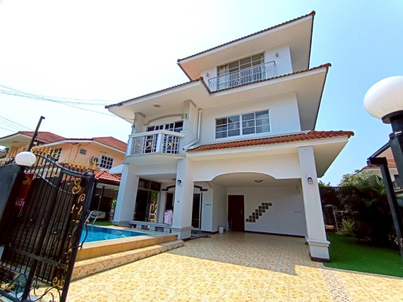 EP0203 | 4-BR Family Villa for Sale at Viewpoint Jomtien