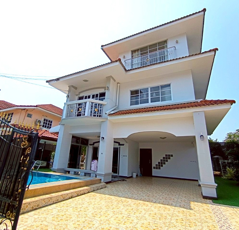 EP0203 | 4-BR Family Villa for Sale at Viewpoint Jomtien