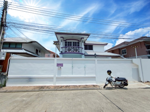 EP0201 | 6-BR Luxury Villa for Sale at Viewpoint Pattaya