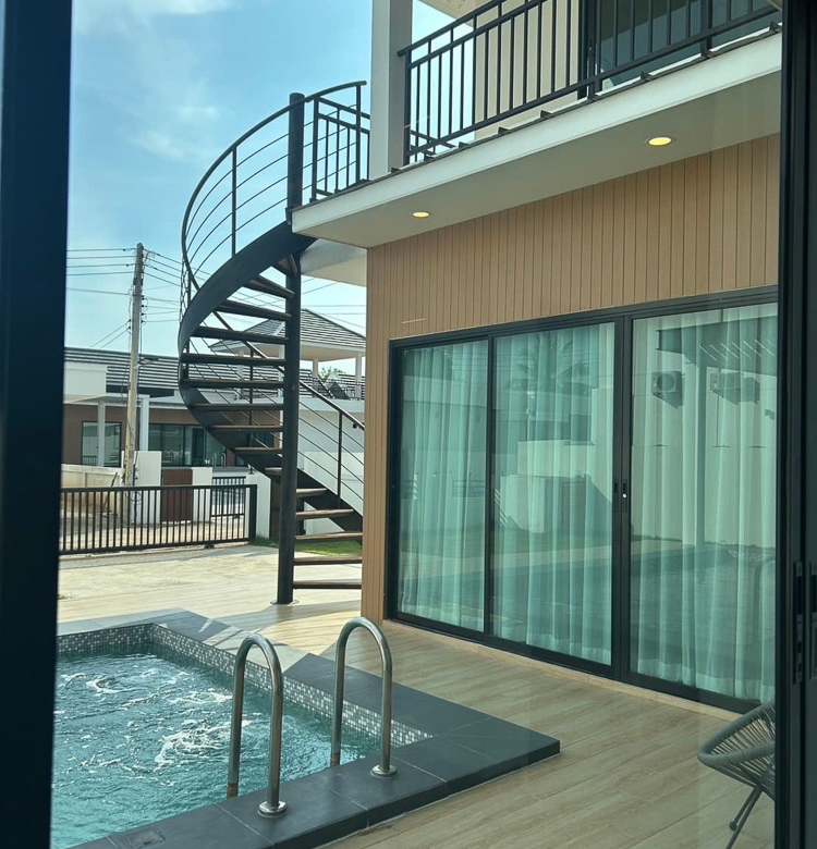 EP0120 | 3-BR Luxury Family Villa for Sale in Pattaya