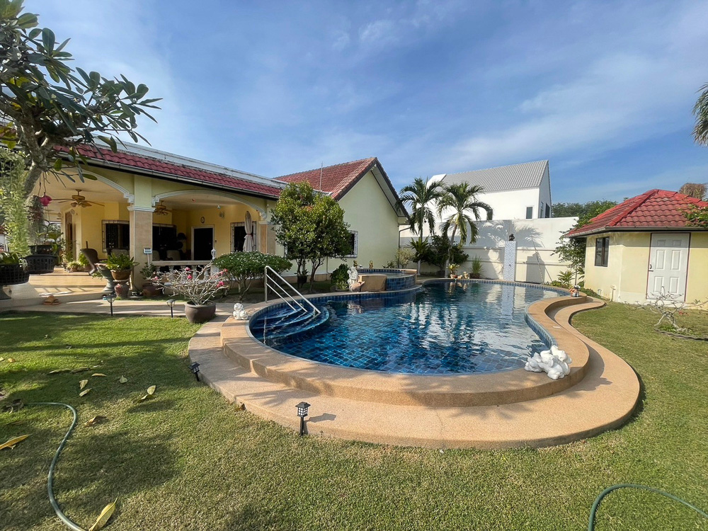 Villa for Sale in Pong, East Pattaya-2 EP0092 | 3-BR Family Villa for Sale in Pong, East Pattaya