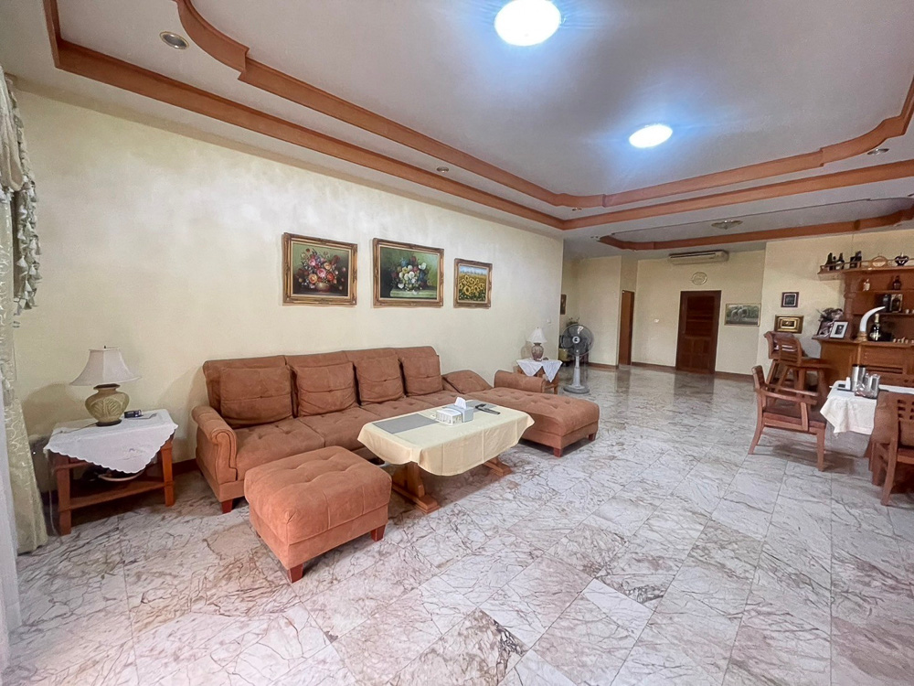 Villa for Sale in Pong, East Pattaya-5 EP0092 | 3-BR Family Villa for Sale in Pong, East Pattaya