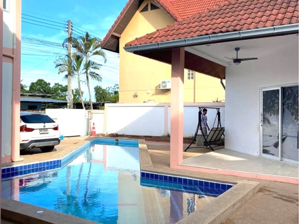 EP0054 | Modern 3-BR Family Villa for Sale on Pornprapanimit
